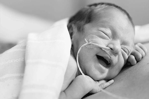 Librero_Bebe prematuro_Larousse_Incubadora